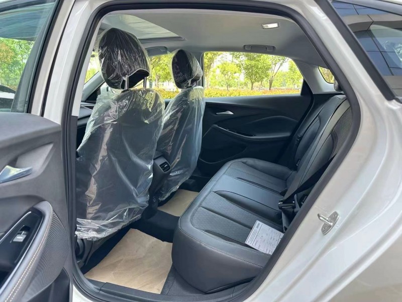 济宁24年别克威朗8