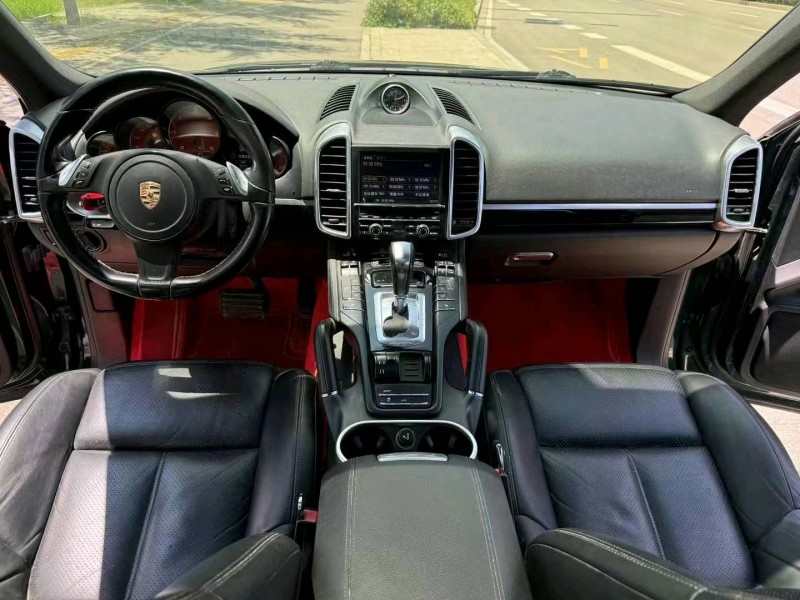 济南13年保时捷卡宴8