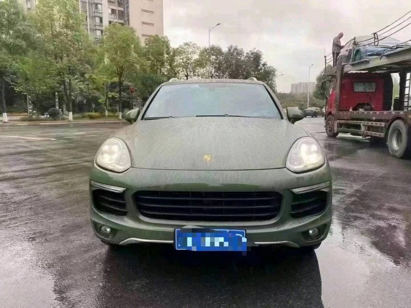 成都15年保时捷卡宴1