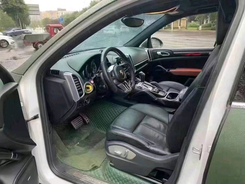 成都15年保时捷卡宴3