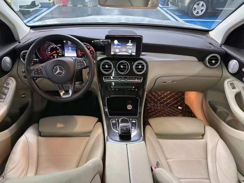 成都17年奔驰GLC4