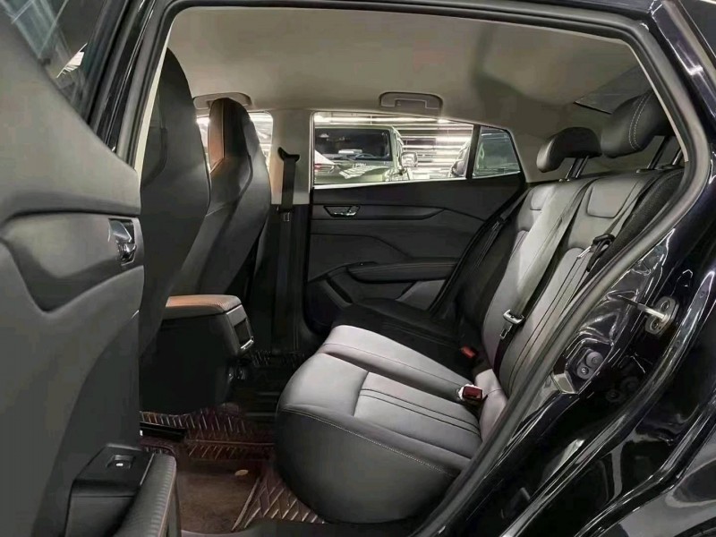 成都24年东风奕炫6