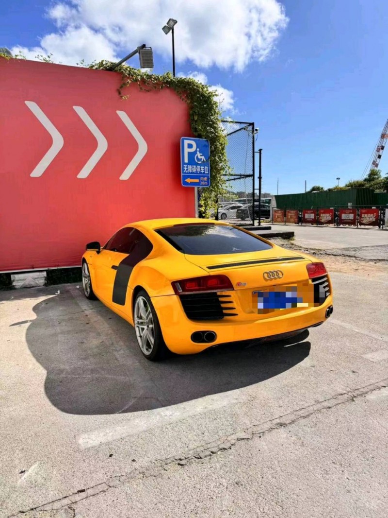 三亞10年奧迪R82