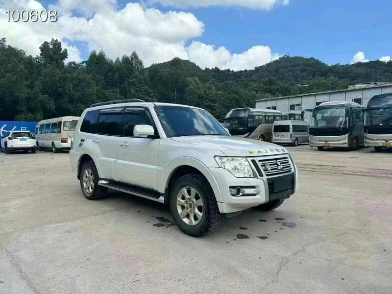 佛山19年三菱帕杰罗2