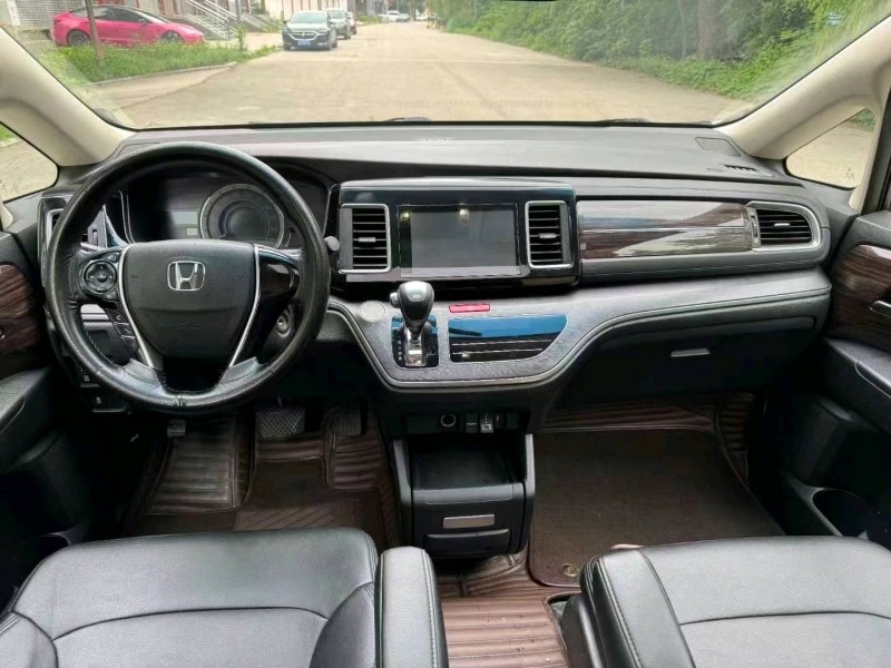 烟台17年本田艾力绅8