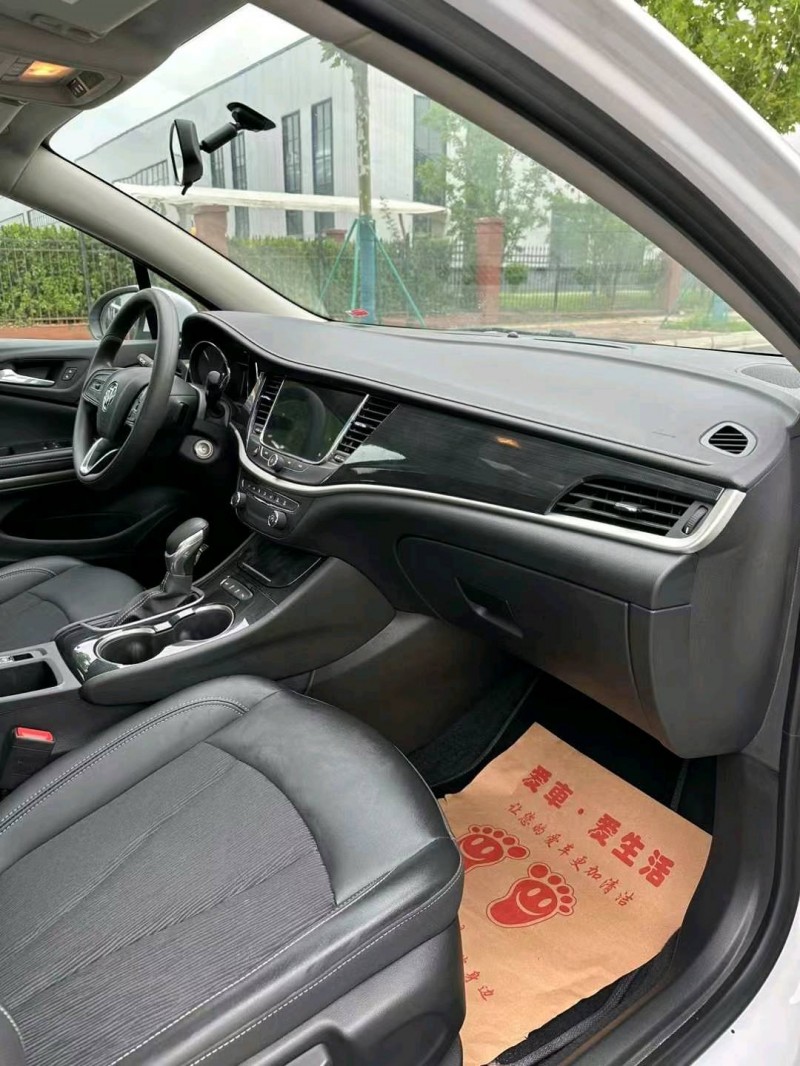 宿迁23年别克威朗5