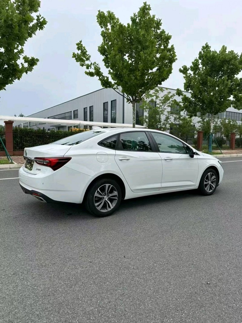 宿迁23年别克威朗7