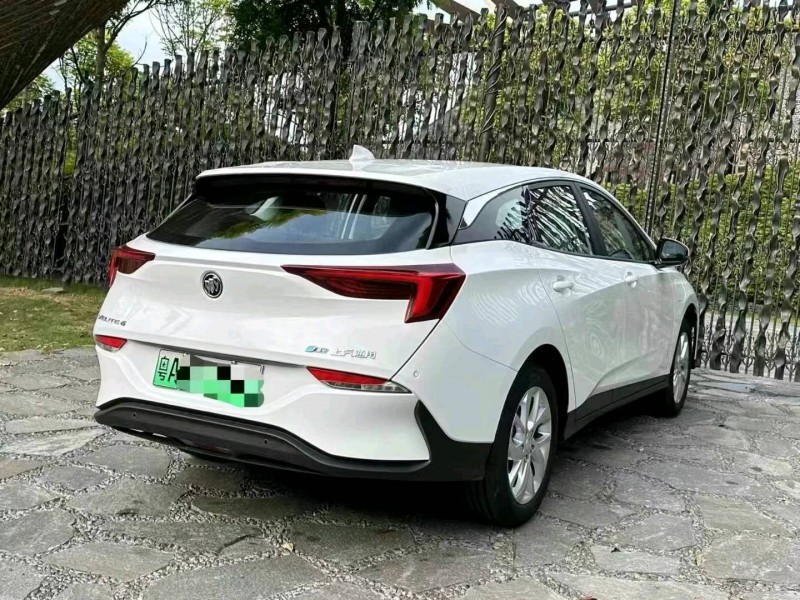 广州24年别克微蓝8