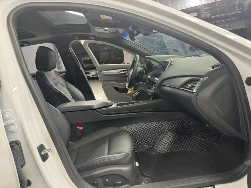 成都22年凯迪拉克CT54