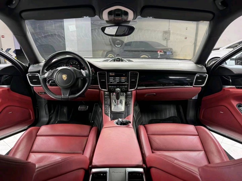 成都14年保时捷帕拉梅拉8