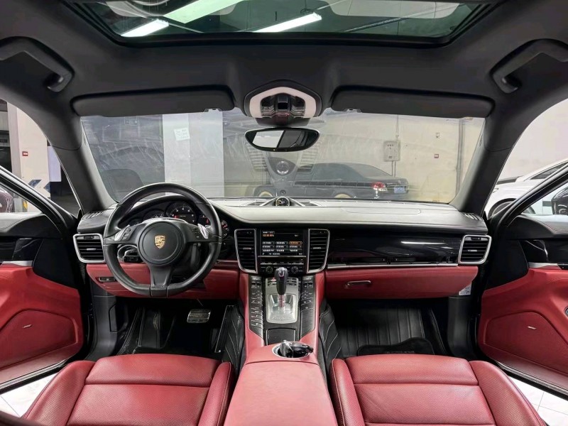 成都14年保时捷帕拉梅拉9