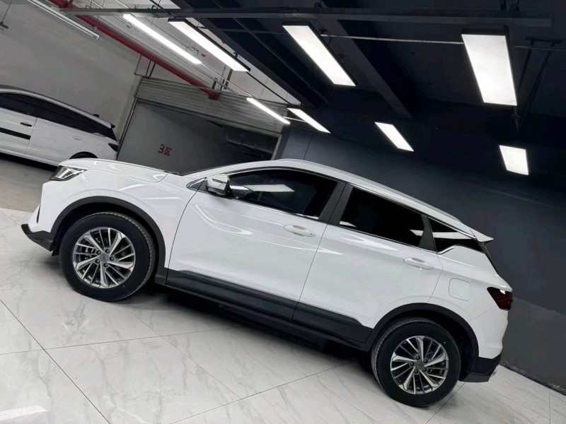 成都21年吉利缤越3