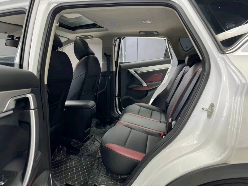 成都21年吉利缤越5