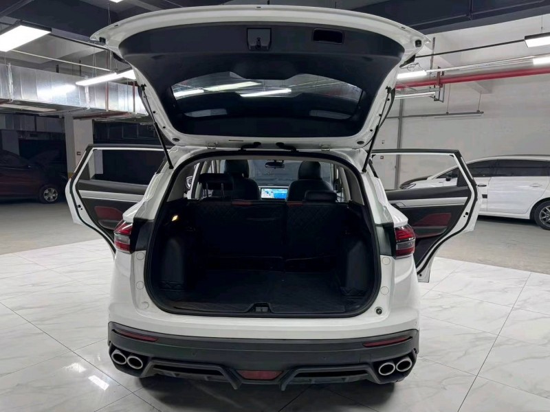 成都21年吉利缤越8