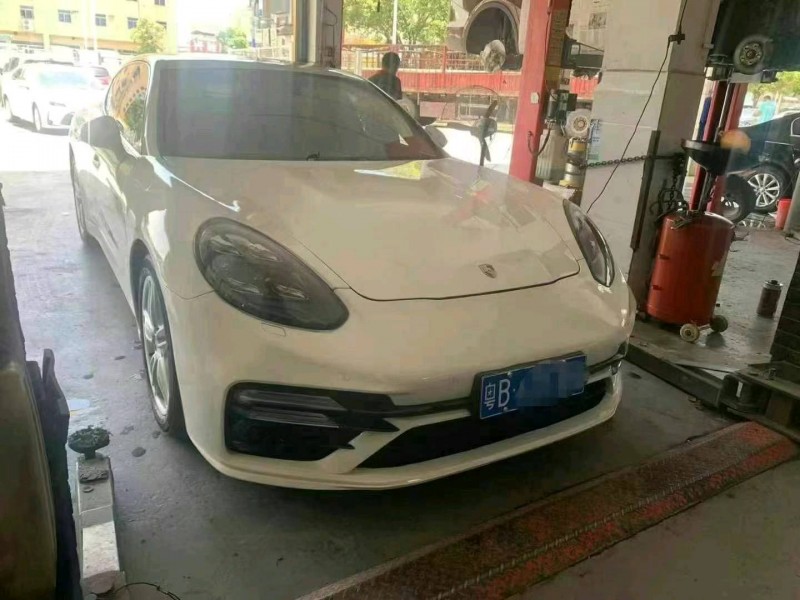 广州13年保时捷帕拉梅拉1