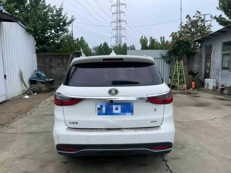 青岛18年比亚迪宋9