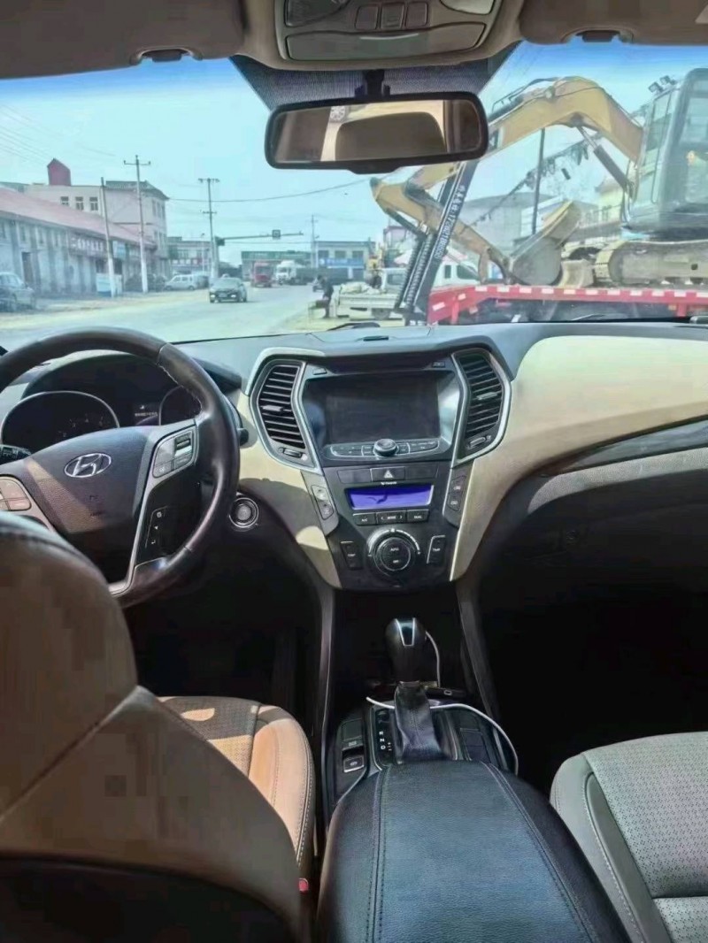 保定14年现代新胜达5