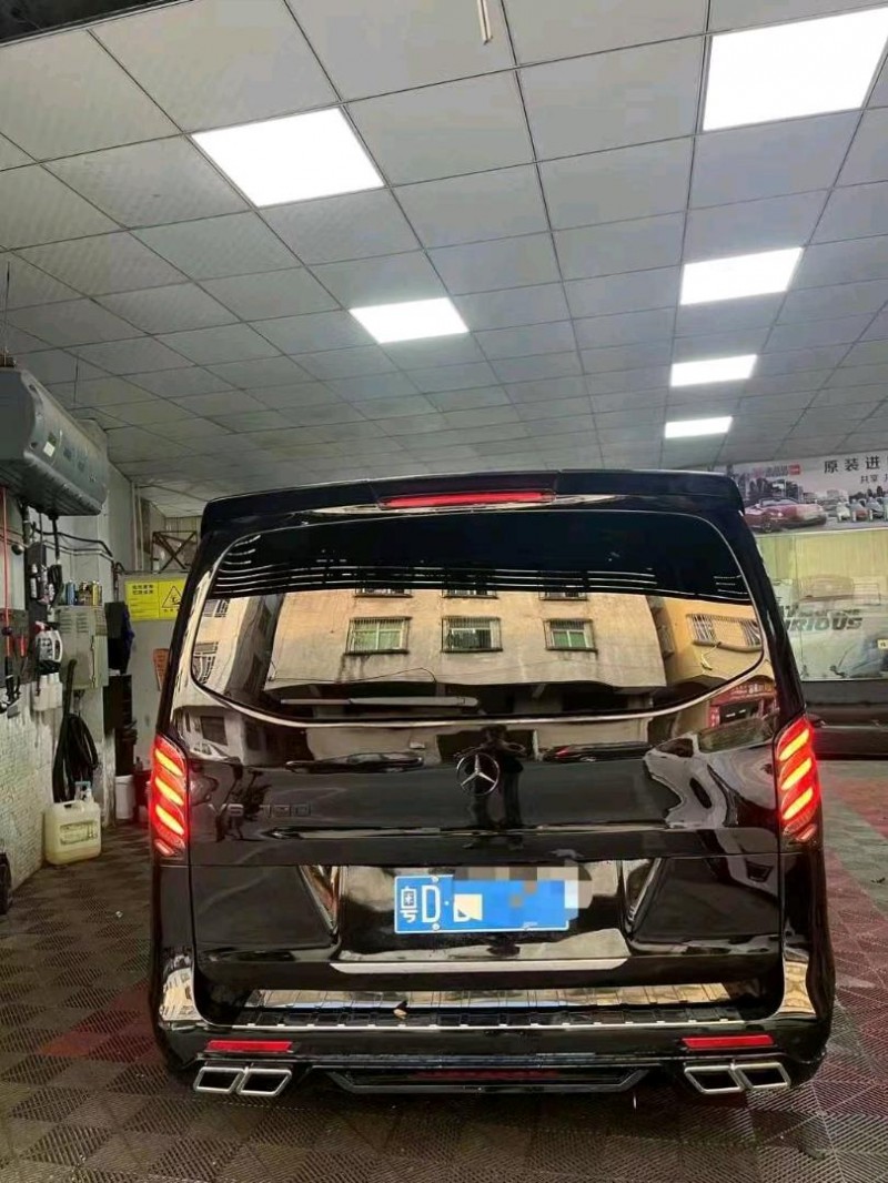 广州17年奔驰V8