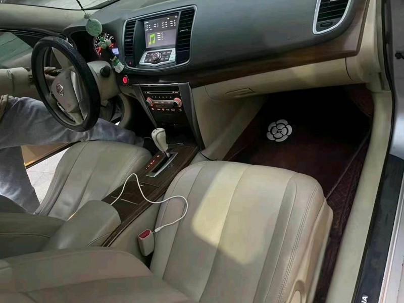 襄阳11年日产天籁2