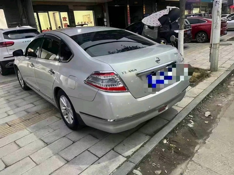 襄阳11年日产天籁3