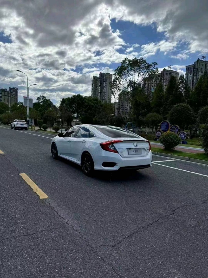 佛山22年本田思域5