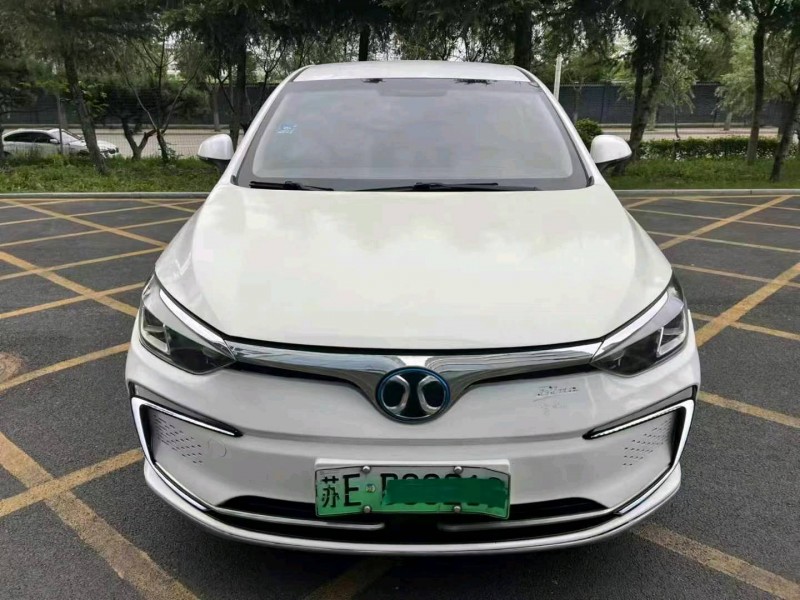 襄阳21年北汽新能源EU系列1