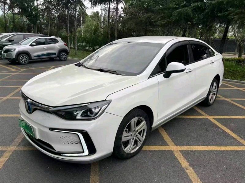 襄阳21年北汽新能源EU系列2