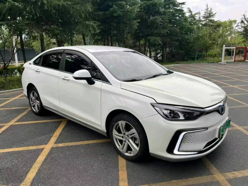 襄阳21年北汽新能源EU系列3