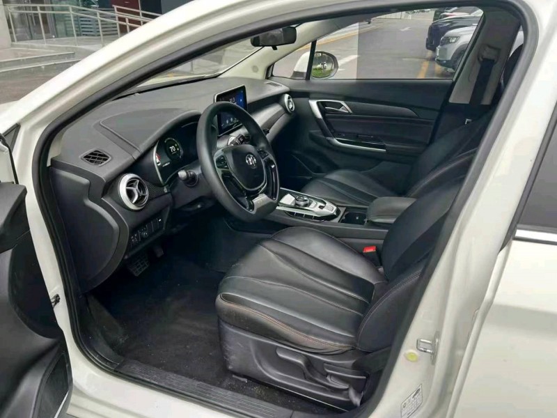 襄阳21年北汽新能源EU系列4