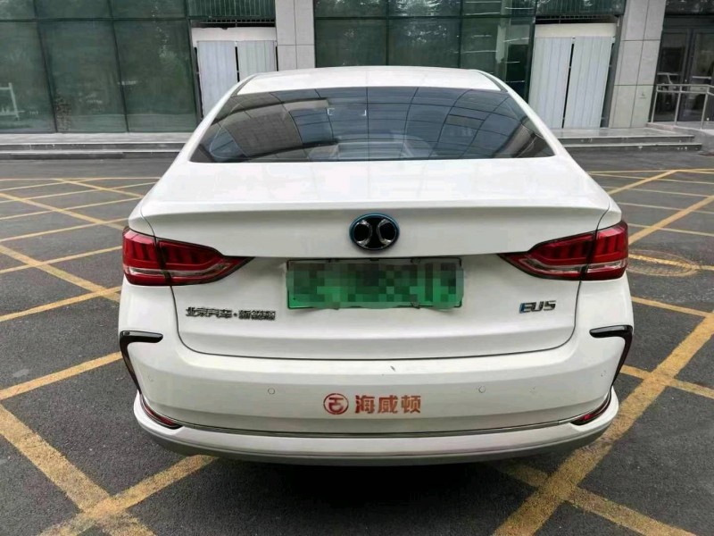 襄阳21年北汽新能源EU系列8