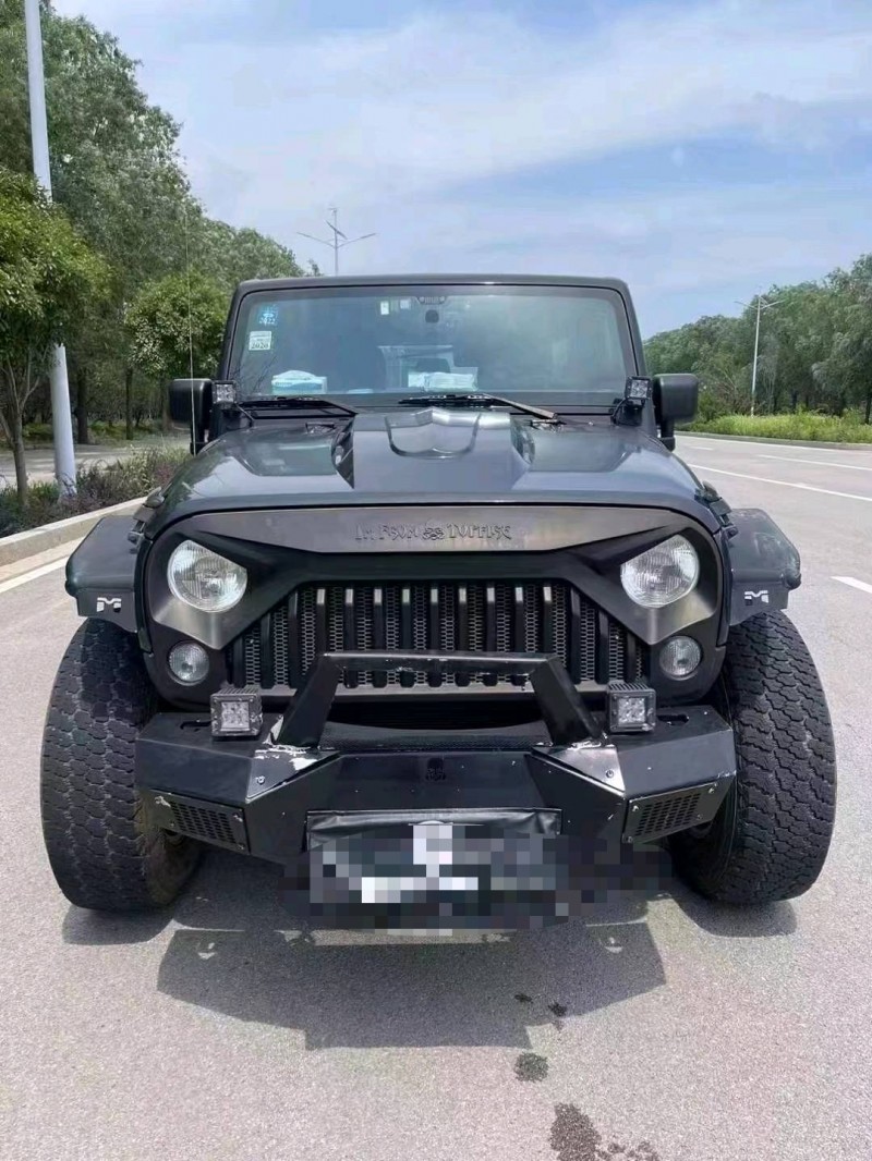 枣庄18年Jeep牧马人1