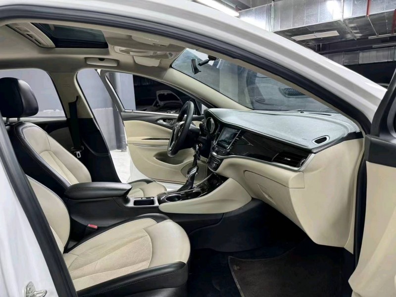 成都18年别克威朗4