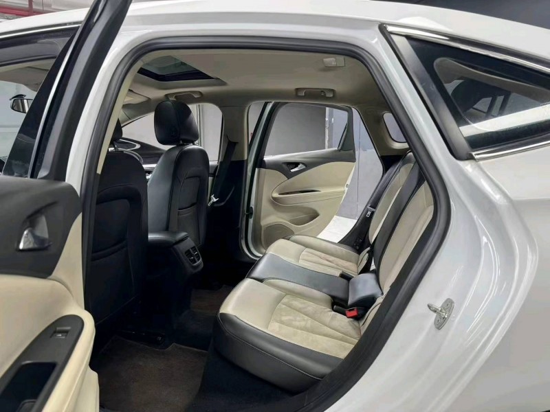 成都18年别克威朗7