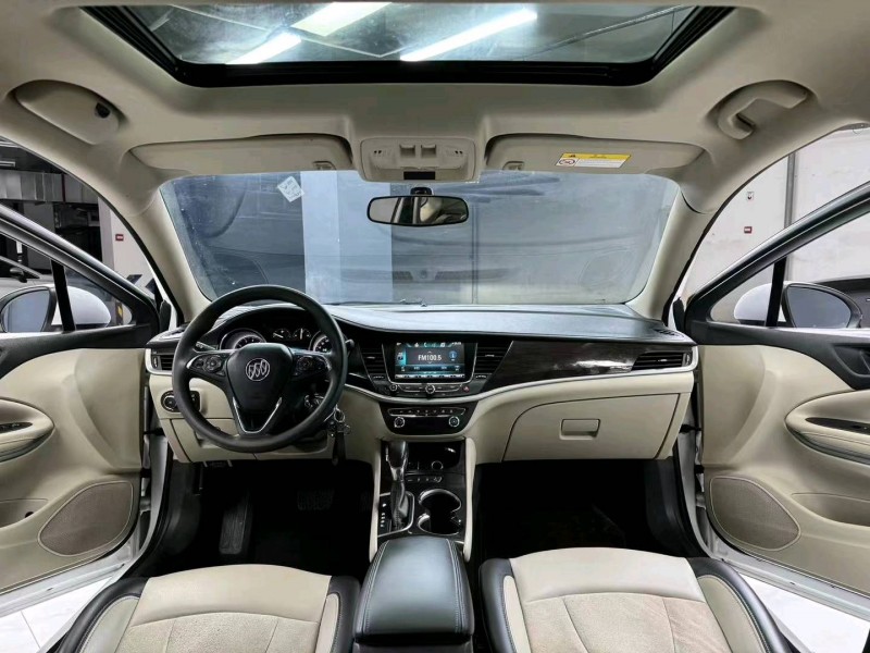 成都18年别克威朗9