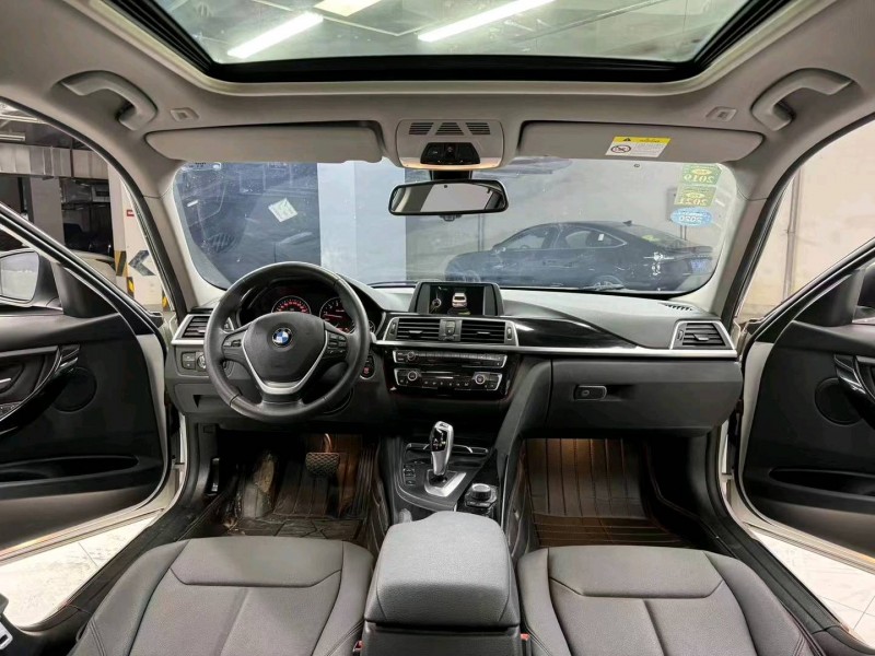 成都17年宝马3系8