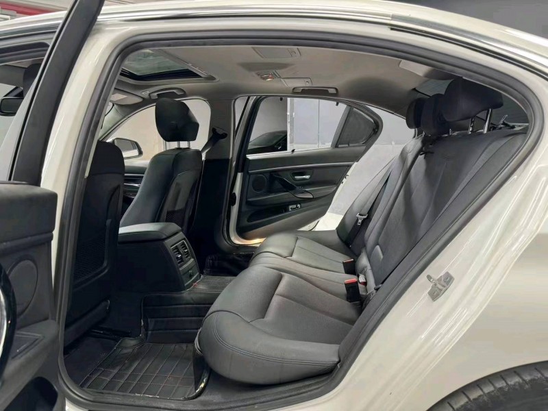 成都17年宝马3系9