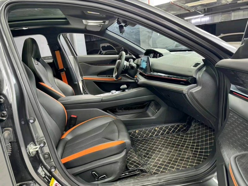 成都23年长安汽车UNI-V4