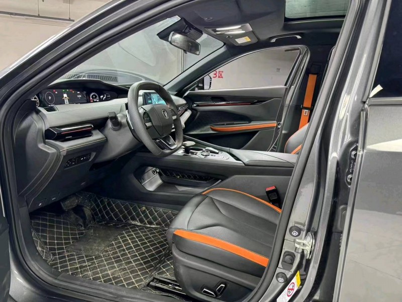 成都23年长安汽车UNI-V5