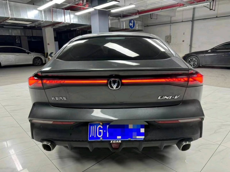 成都23年长安汽车UNI-V6