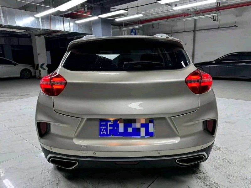 成都19年吉利帝豪GS6