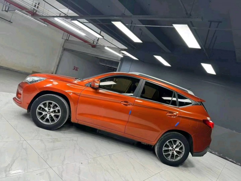 成都17年比亚迪宋2