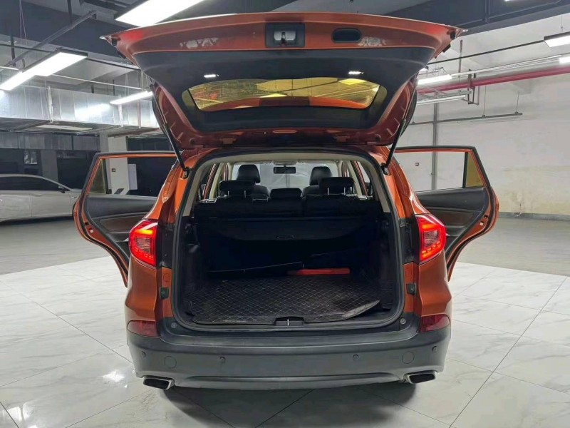 成都17年比亚迪宋8