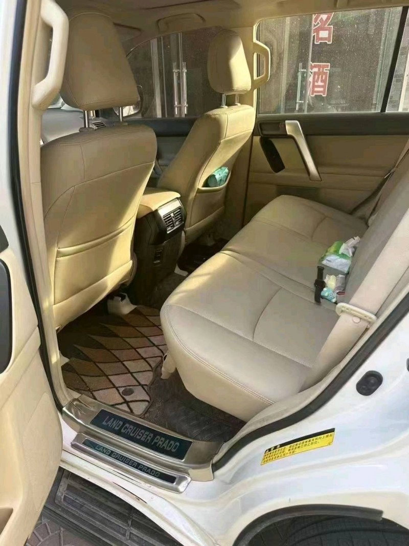 济南15年丰田普拉多8