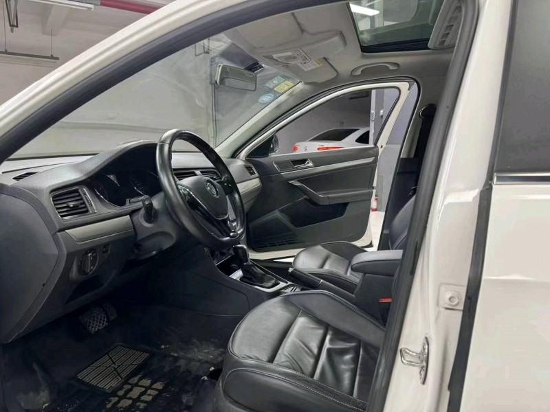 成都16年大众朗逸7