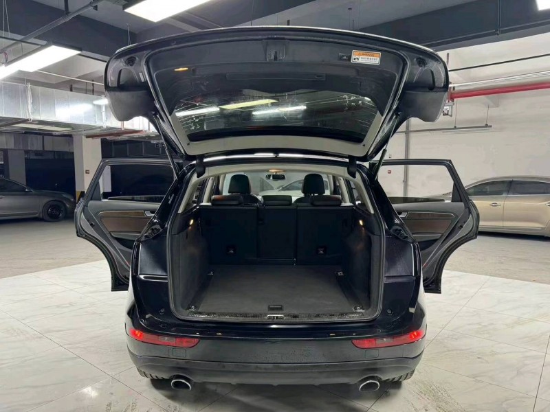 成都16年奥迪Q58