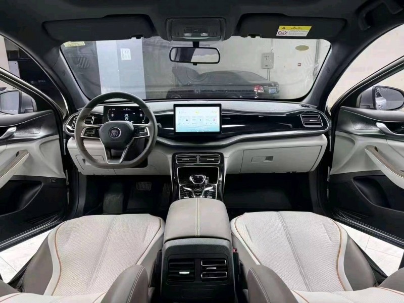 成都23年比亚迪秦5