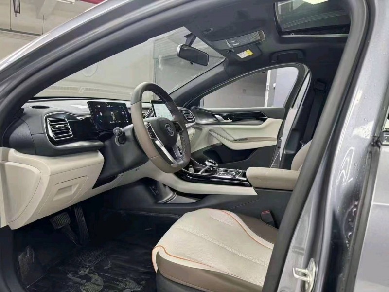 成都23年比亚迪秦7