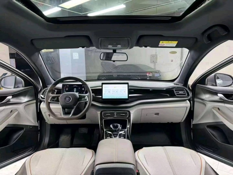 成都23年比亚迪秦8