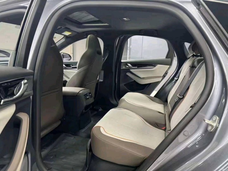 成都23年比亚迪秦9