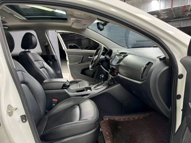 成都18年起亚智跑6